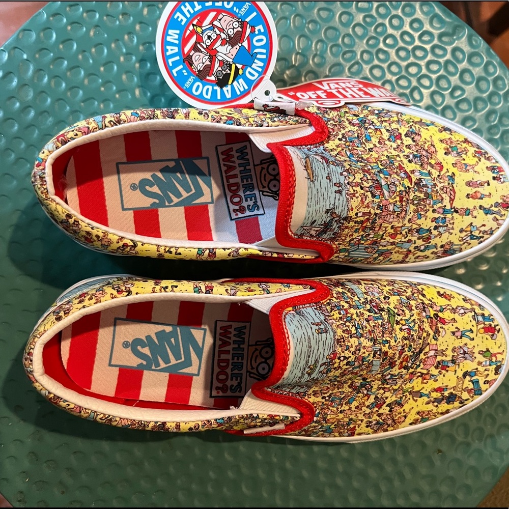 Never worn Where’s Waldo x Vans slip ons. Box is in perfect shape.  Size 5/ 6.5 - Picture 2 of 4